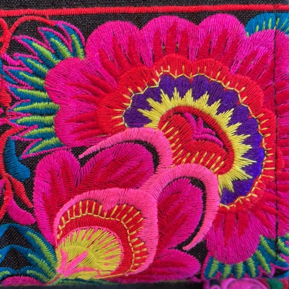 NWOT Thailand Matching Crossbody & Wallet Set - Picture 15 of 16